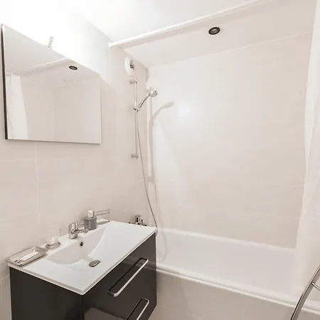 Au Pied: T3 Rénové Avec Parking à 1850 - Fr-1-514-46 Appartamento